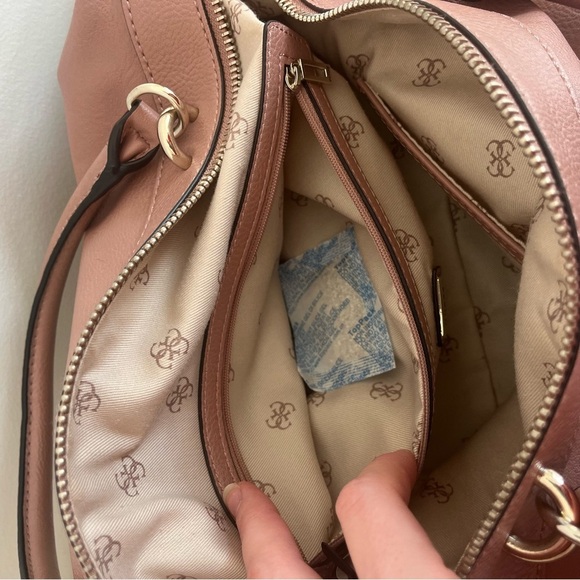 Guess large handbag crossbody NWOT pink mauve women’s purse pockets long strap - Picture 14 of 16